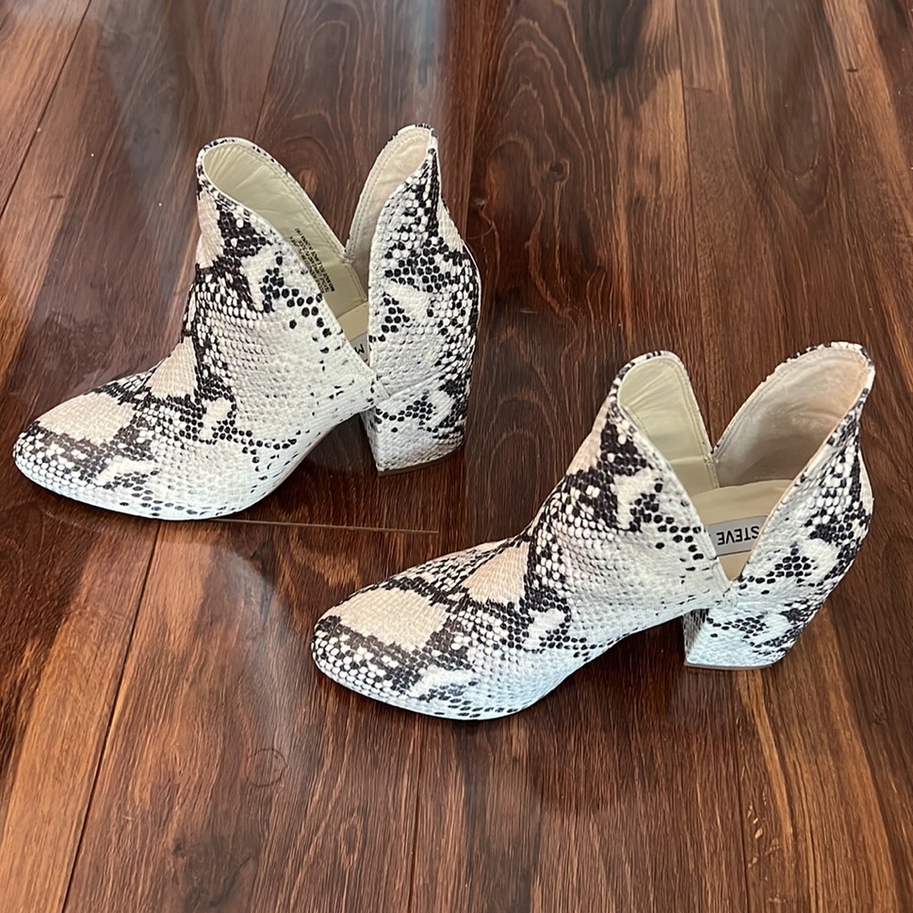 Steve Madden Rookie chop out boot snakeskin pattern